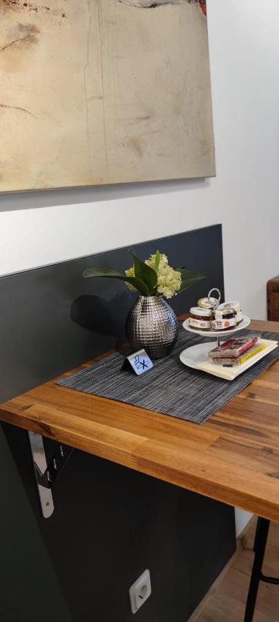 Apartment 1 Mit Terrasse Und Pkw-Stellplatz Леверкузен Екстер'єр фото