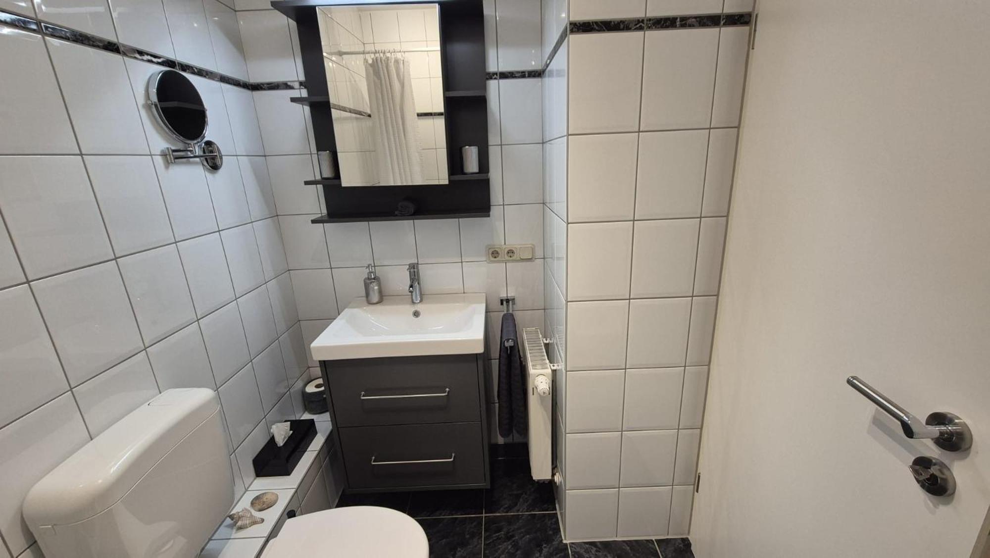 Apartment 1 Mit Terrasse Und Pkw-Stellplatz Леверкузен Екстер'єр фото